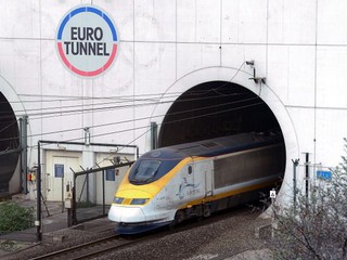 Dym w Eurotunelu. Zawieszono ruch do końca dnia