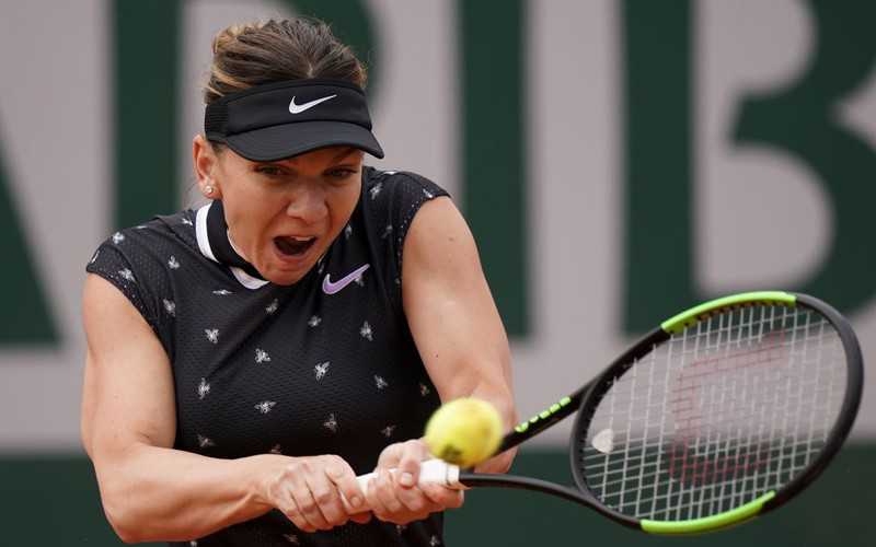 Halep handles Linette, returns to Roland Garros third round