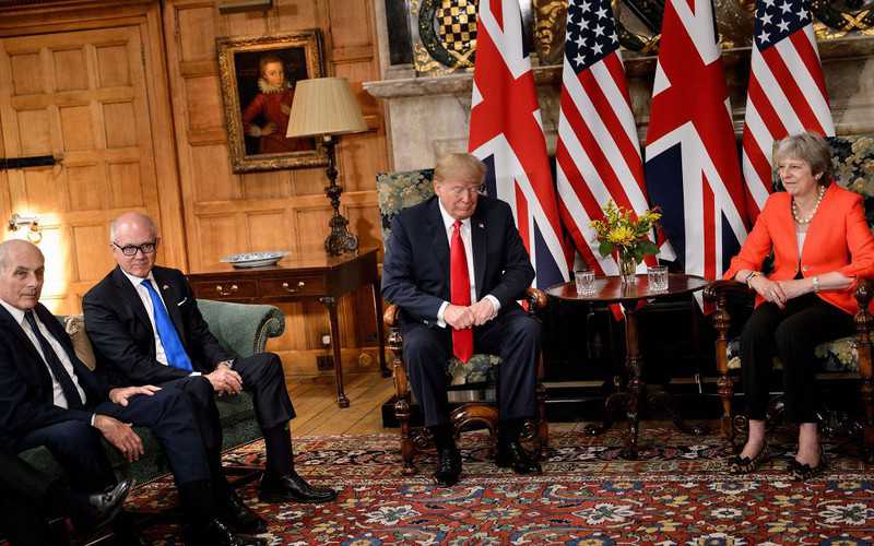 Trump krytykuje May w sprawie Brexitu i popiera Johnsona