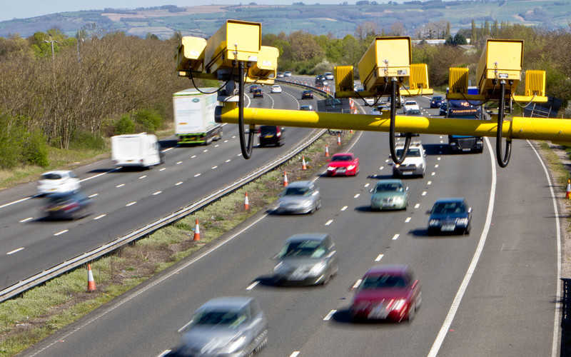 Google Maps ostrzeże kierowców w UK przed fotoradarem