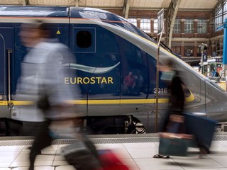 Pociągi Eurostar kursują pod kanałem La Manche, ale z opóźnieniami