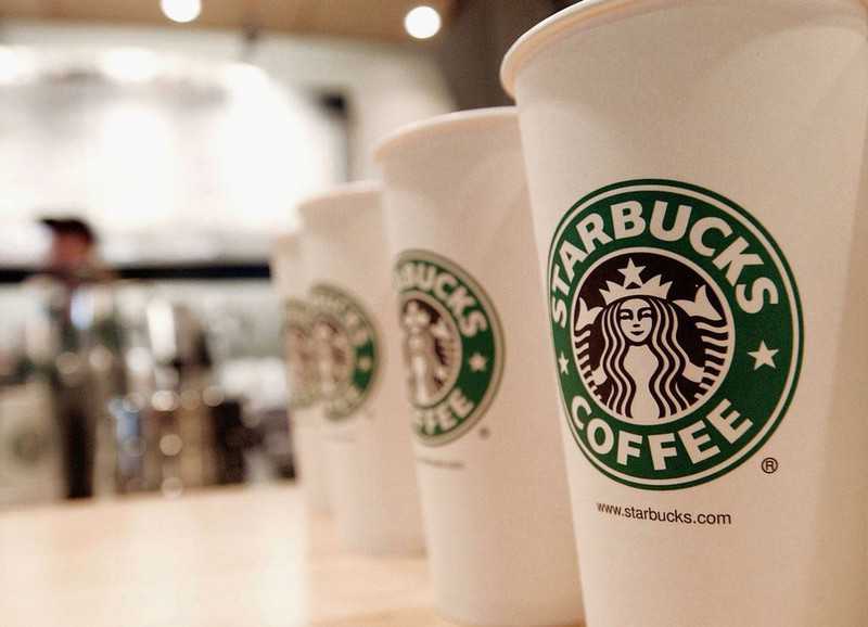 Starbucks będzie wypożyczać kubki wielokrotnego użytku na lotnisku Gatwick