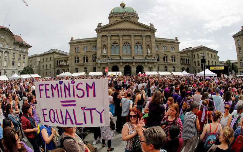 Strajk w Szwajcarii: Kobiety domagają się więcej pieniędzy i szacunku