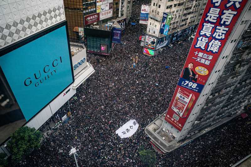 Hong Kong extradition bill: Thousands march in large-scale protest