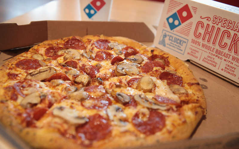 Domino's delivery driver tries to deliver pizza to the Queen after prank call