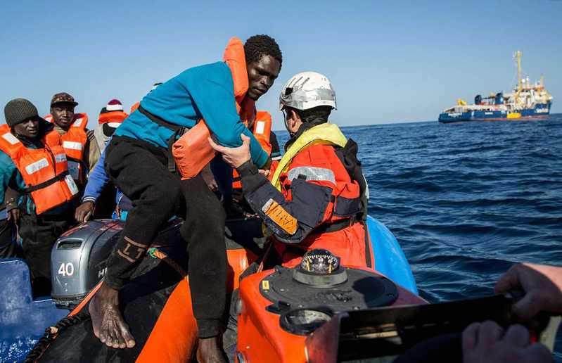Włochy: Więcej migrantów odsyłanych z innych krajów niż przybyłych morzem