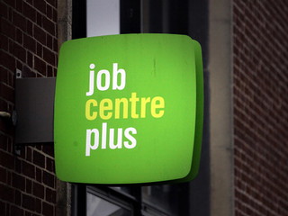 UK unemployment falls to 1.9 million