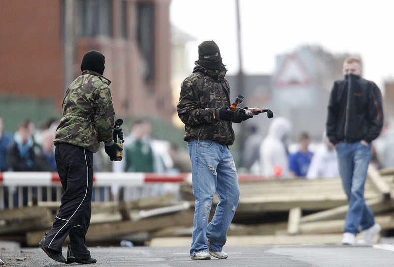 Brytyjskie media: Rosjanie próbują podsycać konflikt w Irlandii Płn.