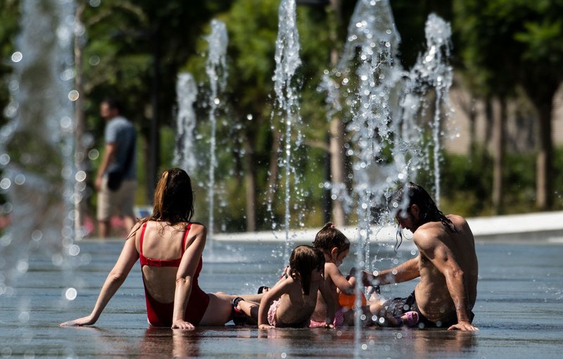 European heatwave 'consistent with climate change', experts say