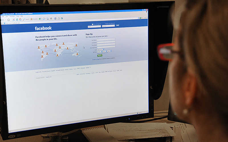 Brytyjski urząd skontroluje Facebooka i Google