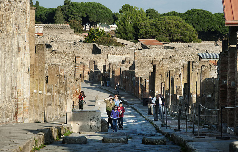 Ten unexploded allied bombs at Pompeii, Italian paper reports