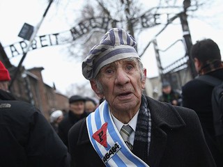 Auschwitz 70th anniversary: Survivors mark camp liberation
