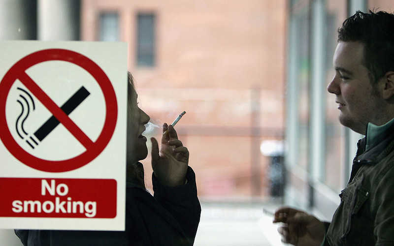Brytyjski rząd chce całkowicie wyeliminować palenie do 2030 r.