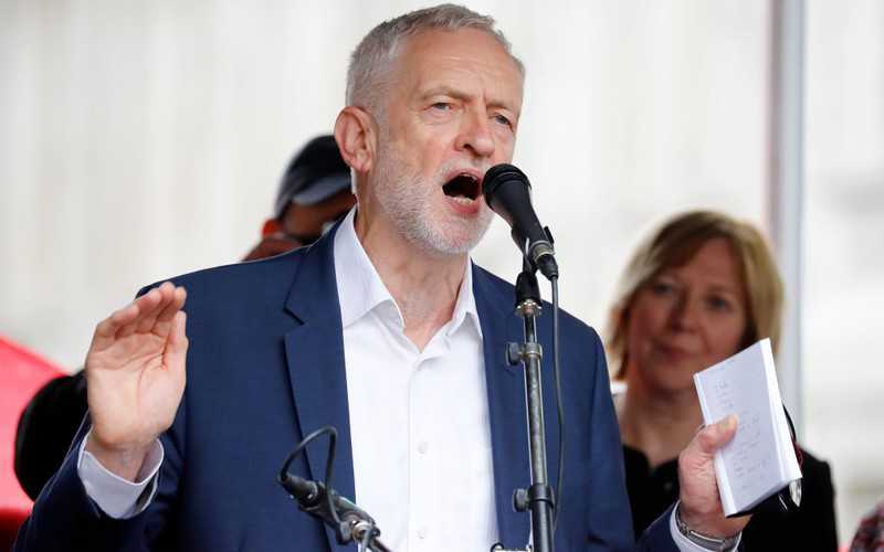 Jeremy Corbyn calls for second Brexit referendum and says Labour backs remain