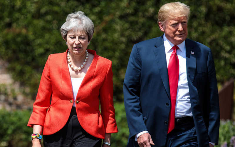 "Nadęty głupiec", "klęska". Trump znów atakuje brytyjskiego ambasadora i May
