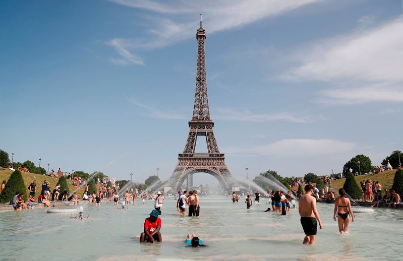 Paris declares 'climate emergency'