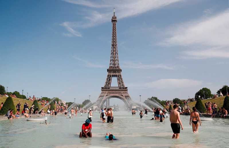 Władze Paryża wprowadzają "pogotowie klimatyczne"