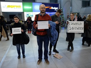 Czekali na lotniskach w całej Europie na pasażera, który nie przyleciał