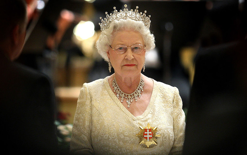 Elżbieta II da pracę. Oferuje £22 tys. rocznie