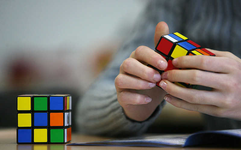 Sztuczna inteligencja ułożyła kostkę Rubika w sekundę 