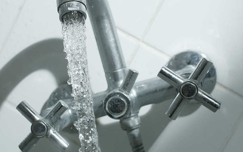 Regulator orders water bills in England and Wales to be cut by £50