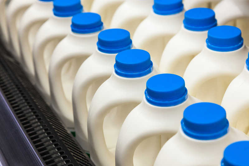 Mleczarze: Twardy Brexit spowoduje większy kryzys na rynku mleczarskim