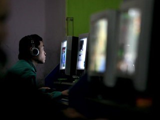China tightens Web controls, requires written pledge to avoid 'unhealthy' activity online