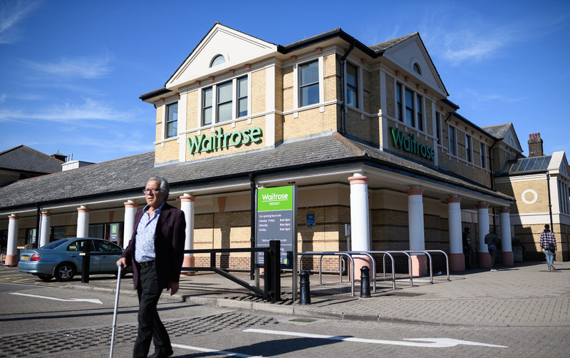 Waitrose zamyka sklepy. 700 osób może stracić pracę