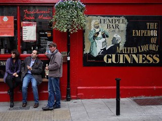 Pole pushed out from pub claims 100K euro compensation