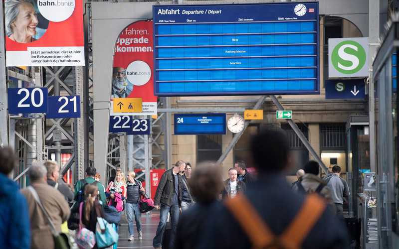 Frankfurt: Mężczyzna wepchnął 8-latka i jego matkę pod pociąg 