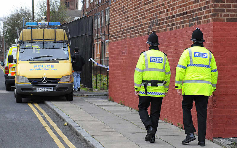 Posłowie chcą, aby policjanci pilnowali uczniów w brytyjskich szkołach