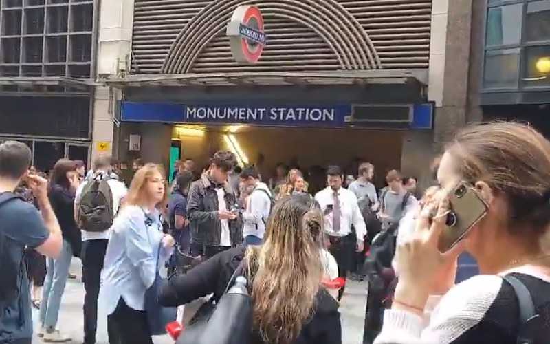 Londyn: Panika w metrze. "Ludzie tratowali się nawzajem"