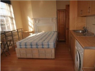 800 funtów za mieszkanie z łóżkiem w kuchni