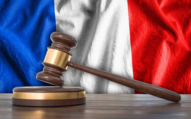 Francja: Pięć lat więzienia za napaść i transmisję na Facebooku
