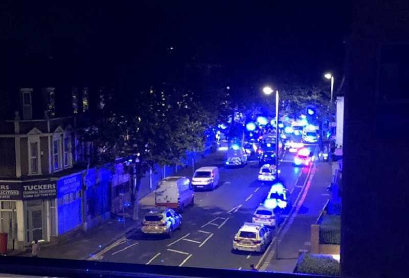 Londyn: Policjant zaatakowany maczetą