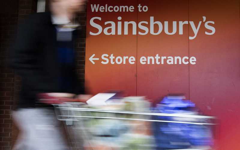 Brytyjskie supermarkety "w trybie pilnym" wycofują kilka produktów