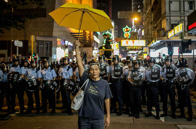 Wielka Brytania potępia przemoc w Hongkongu i apeluje o dialog