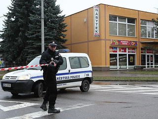 Czech shooting: Gunman 'kills eight' in Uhersky Brod