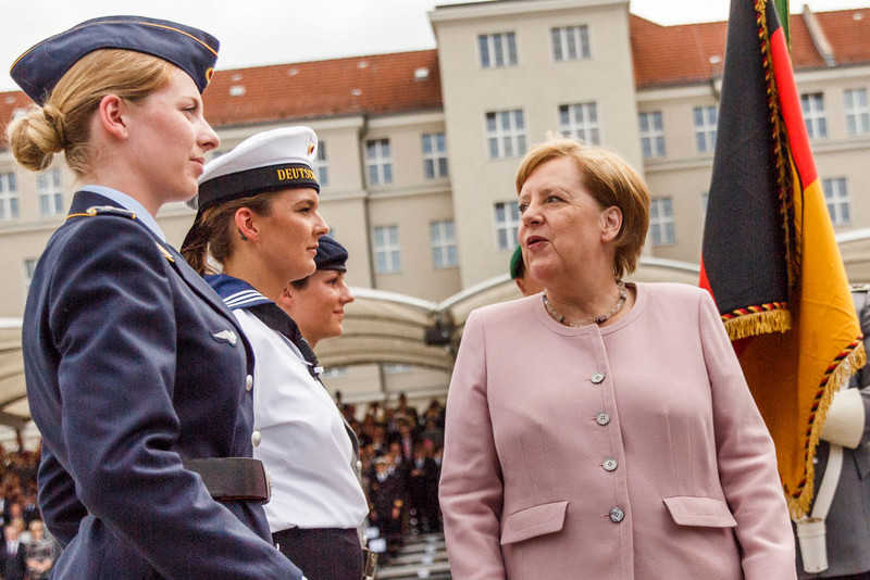 Niemcy podniosą wydatki na wojsko? Merkel: "To leży w interesie kraju"