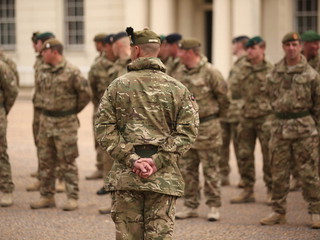 Cameron says UK to send military advisers to Ukraine