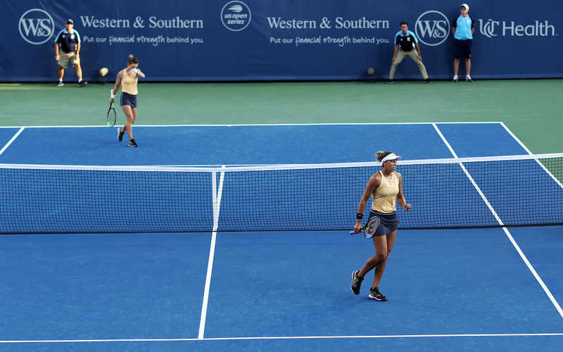 Keys outlasts Halep into WTA Cincinnati quarters