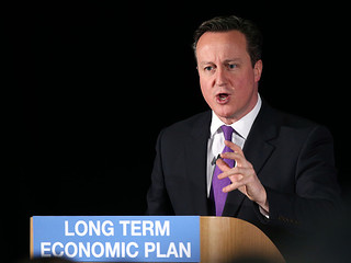 Cameron: "Żałuję, że nie ograniczyłem imigrantom wcześniej zasiłków"