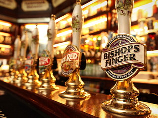 Irlandia walczy z konsumpcją alkoholu. Piwo ma kosztować 2,20 euro