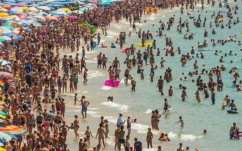 Police clear Barcelona beach amid report of explosive device