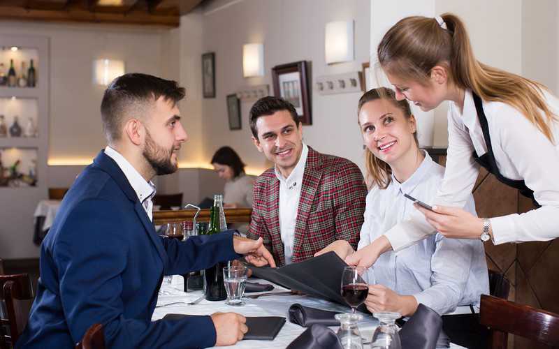 Survey: Every third Pole does not tip, but willingly spends to receive guests