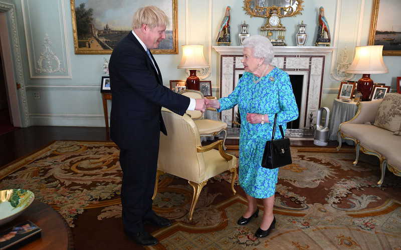 Boris Johnson zaangażował królową w spór ws. Brexitu