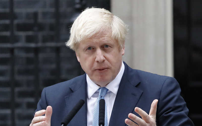 Media w UK: Johnson stracił kontrolę, Corbyn "pochlipującym tchórzem"
