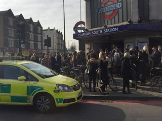 Londyn: Kobieta utknęła między torami a wagonem metra
