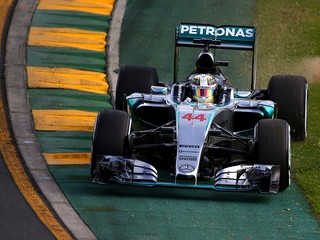 Lewis Hamilton dominates to take pole position at Australian Grand Prix