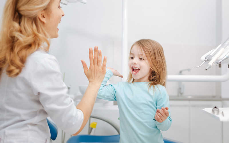 Dentysta, pielęgniarka lub higienistka w każdej szkole w Polsce